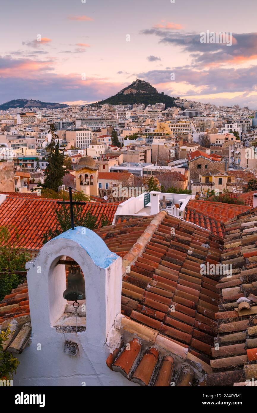 Vue de la colline Lycabettus d'Anafiotika quartier dans la vieille ville d'Athènes, Grèce. Banque D'Images