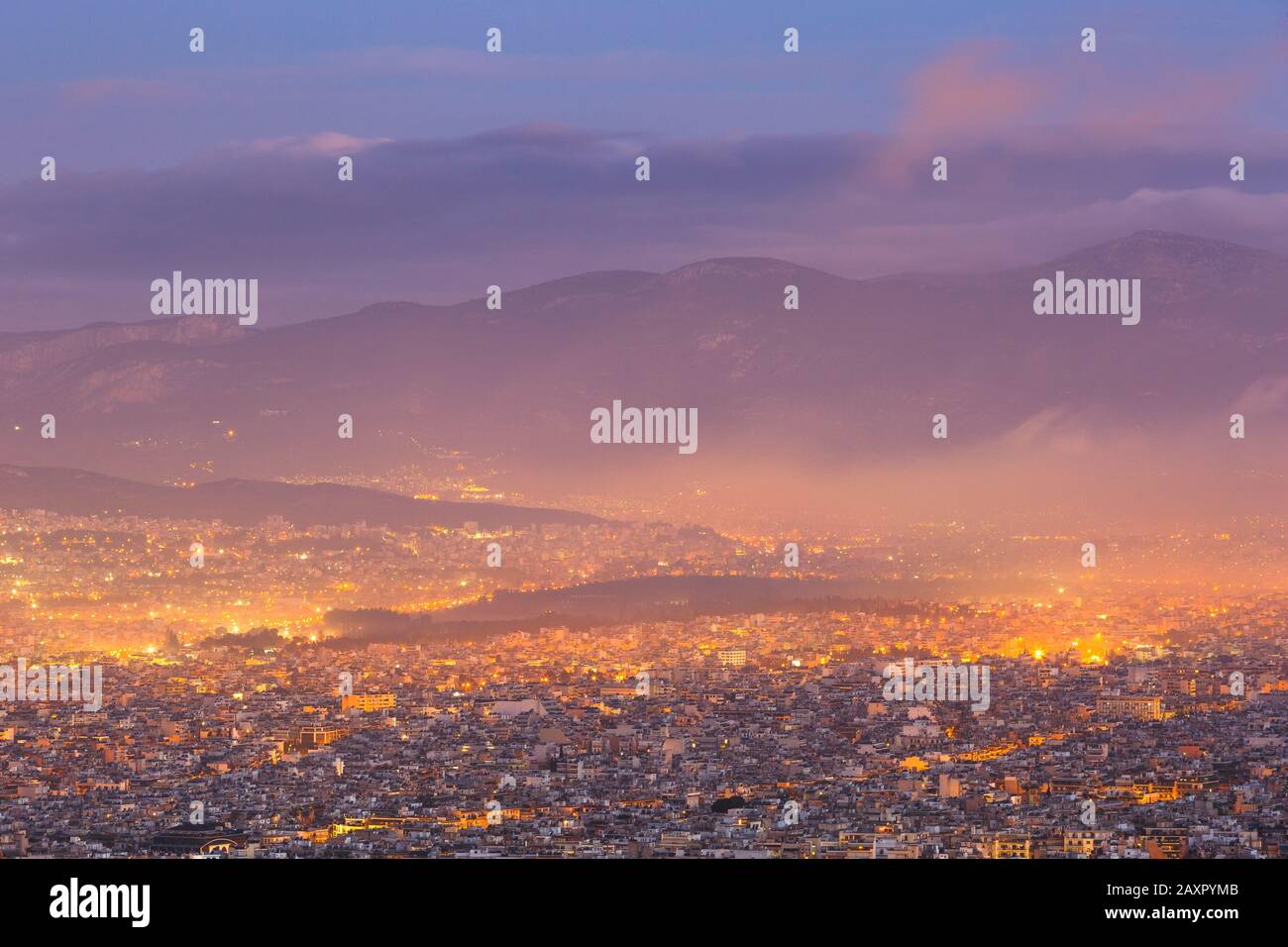 Vue d'Athènes depuis la colline du Lycabette à l'aube, la Grèce. Banque D'Images