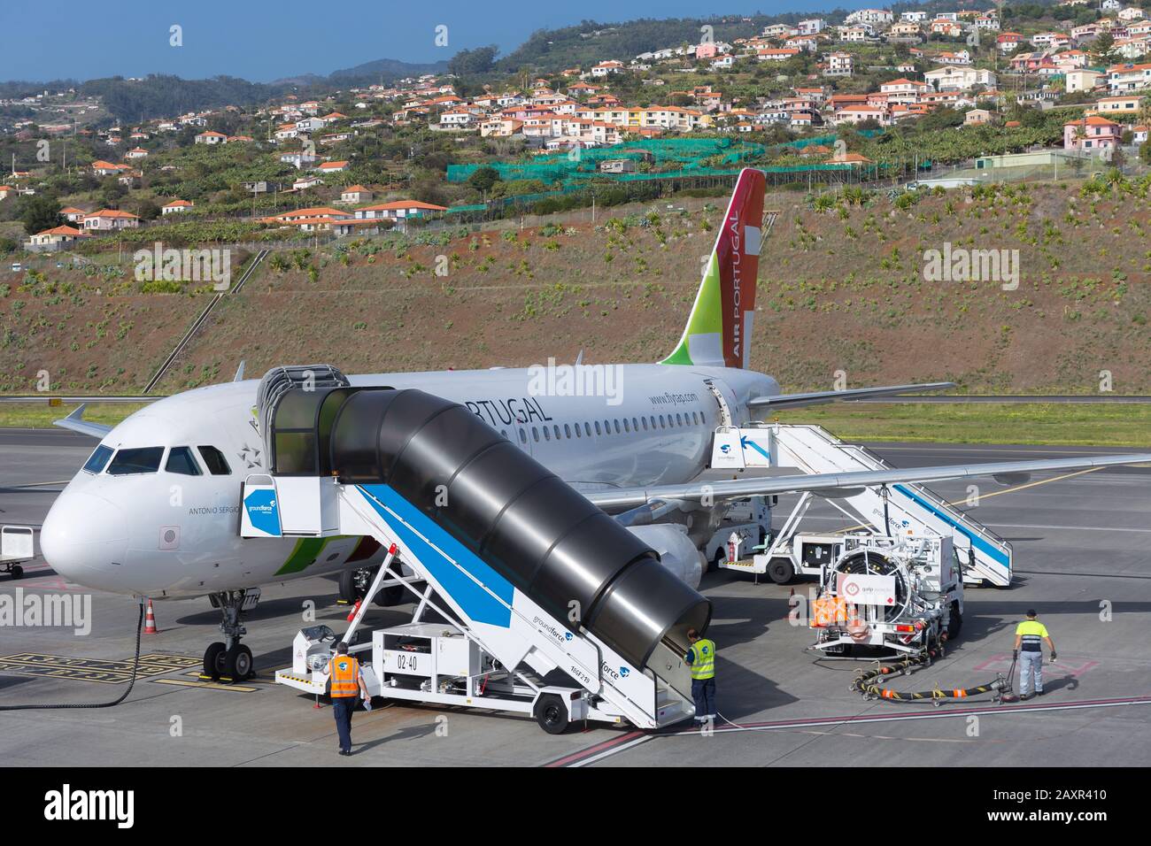 Santa Cruz, Madère - février 2020 : touchez l'avion Air Portugal sur l'aéroport Cristiano Ronaldo de l'île de Madère, Portugal. Banque D'Images