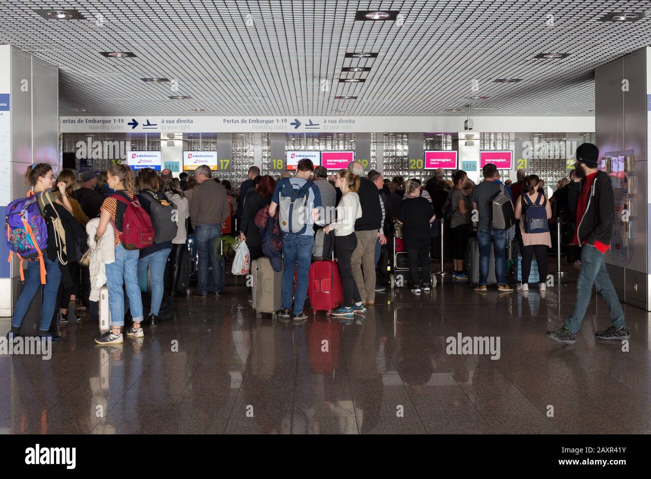 Santa Cruz, Madère - février 2020: Les touristes à l'arrivée à l'aéroport Cristiano Ronaldo de l'île de Madère, Portugal. Banque D'Images