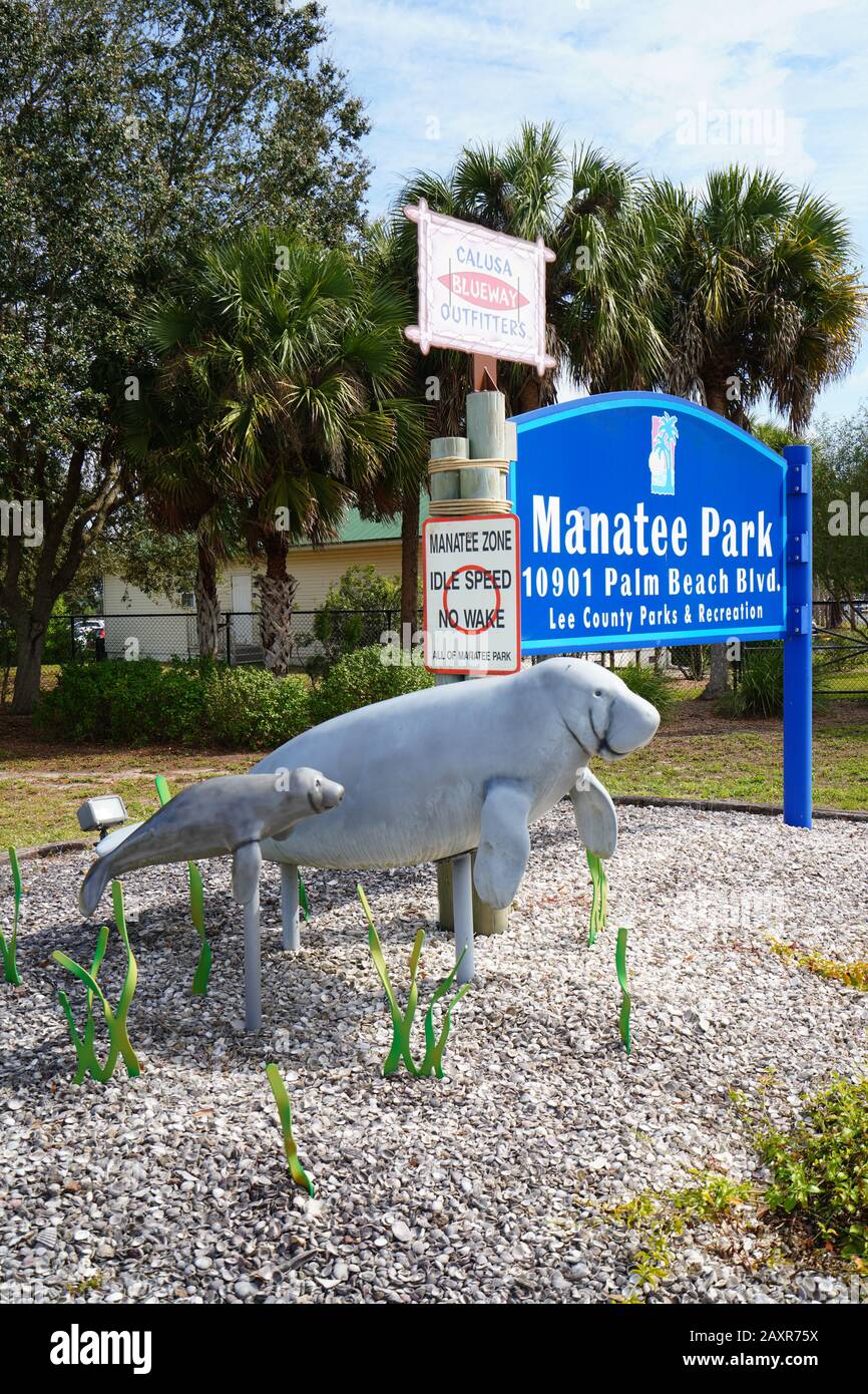 Fort MYERS, FL -30 JAN 2020- vue du parc Manatee dans le comté de Lee, en Floride, à côté de la centrale électrique Florida Power and Light. Banque D'Images