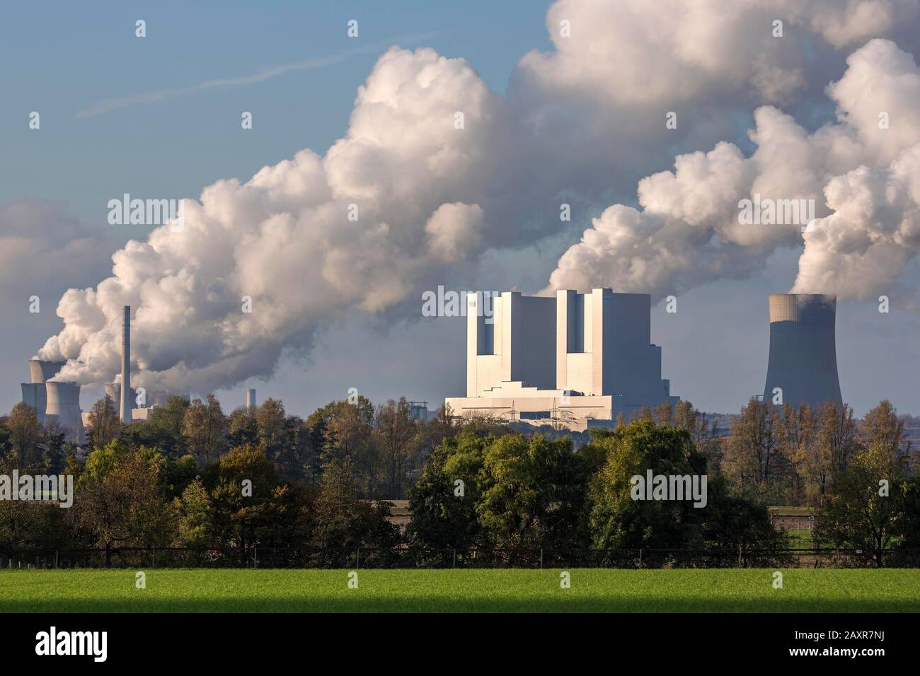 RWE Power AG, centrale électrique de Neurath, centrale électrique au lignite, cheminées vapeur, sortie de charbon, Neurath, secteur minier de lignite de Rhenish, Rhénanie-du-Nord-Westphalie Banque D'Images
