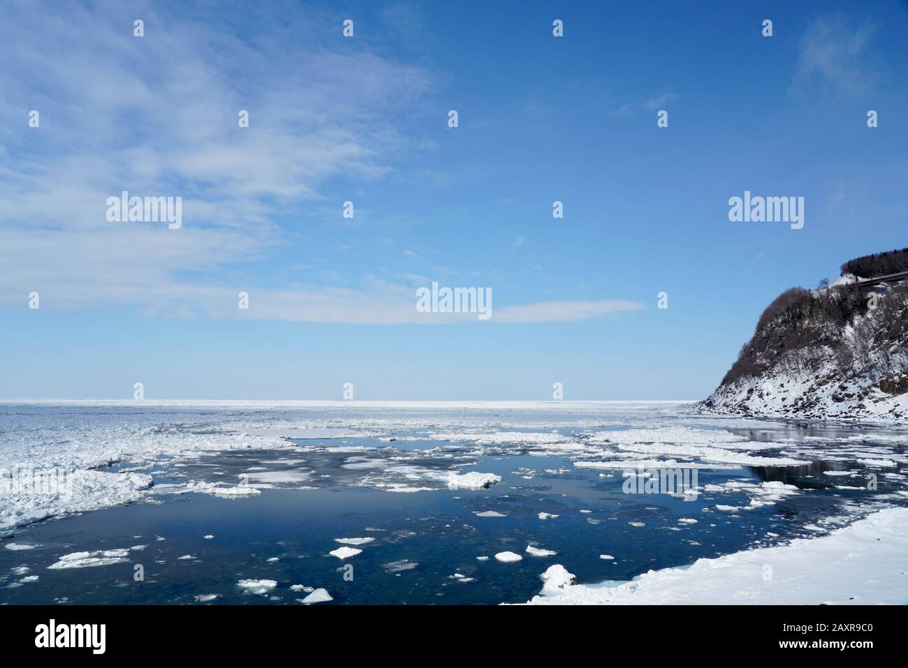 Dérive de glace à la mer d'Okhotsk, Shiretoko, Hokkaido, Japon, en hiver Banque D'Images