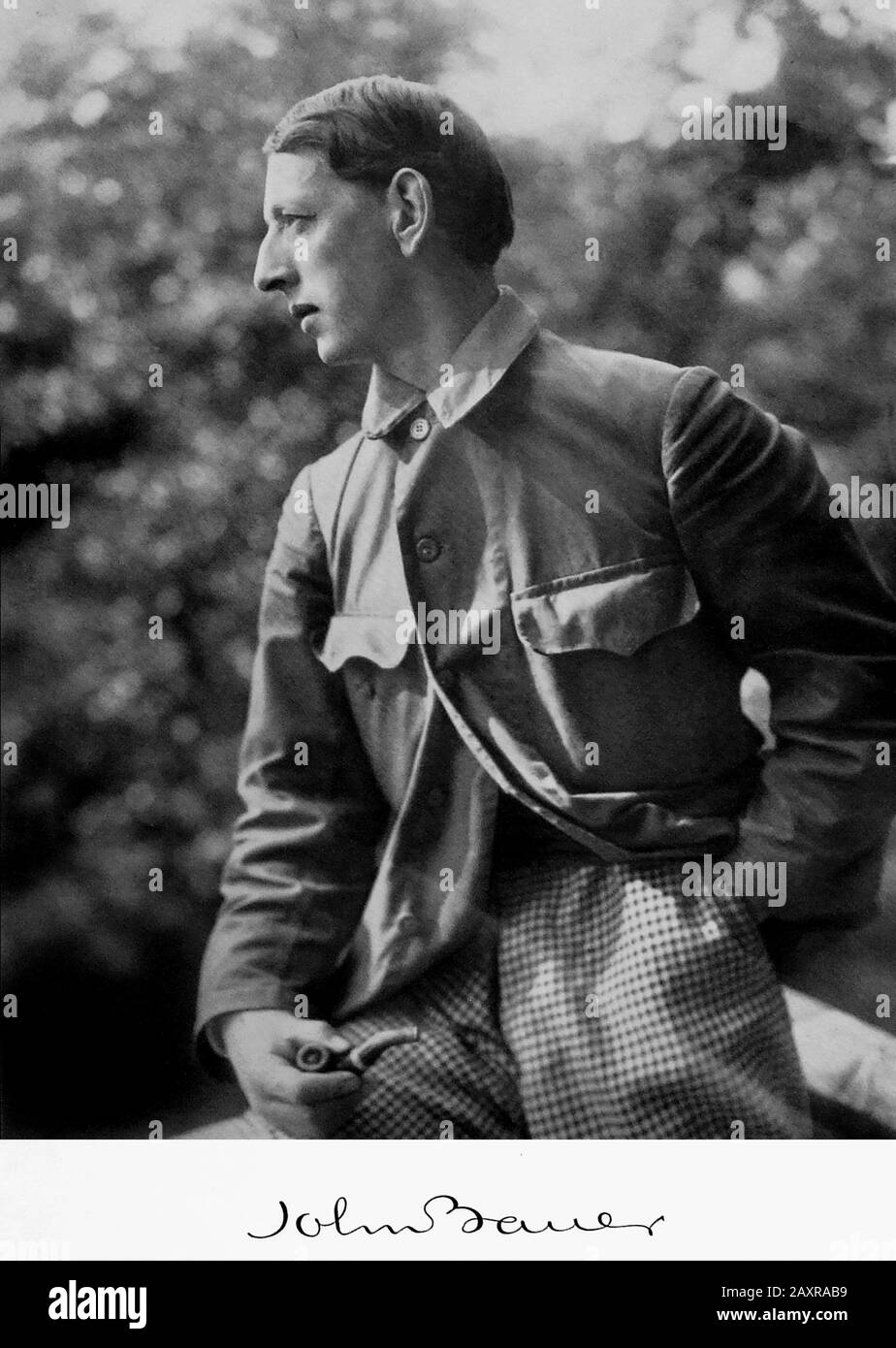 1918 CA, SUÈDE : le peintre et illustrateur suédois JOHN Albert BAUER ( 1882 - 1918 ). Photo De Atalier Sundbeck , Gränna, Suède . Son travail a élargi la compréhension et l'appréciation du folklore suédois, des contes de fées et du paysage . Quand Bauer avait 36 ans, il s'est noyé , avec la femme peintre Ester Ellqvist ( 1880 - 1918 ) et leur fils Bengt ( 3 ans ), dans une épave sur le lac Vättern dans le sud de la Suède . - ART - ARTE - PITTORE - ILLUSTRATORE - Pipa - pipe - fumeur - fumatore - annegato - profilo - profil - SVEZIA - FOLKLORE - firma - signature - autografo - autographe -- ARCHIVIO GBB Banque D'Images