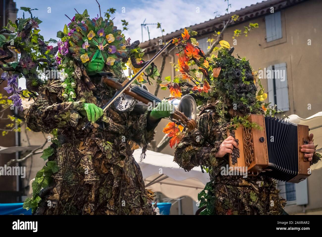 Jongleurs au Festival du printemps à Coursan. Banque D'Images