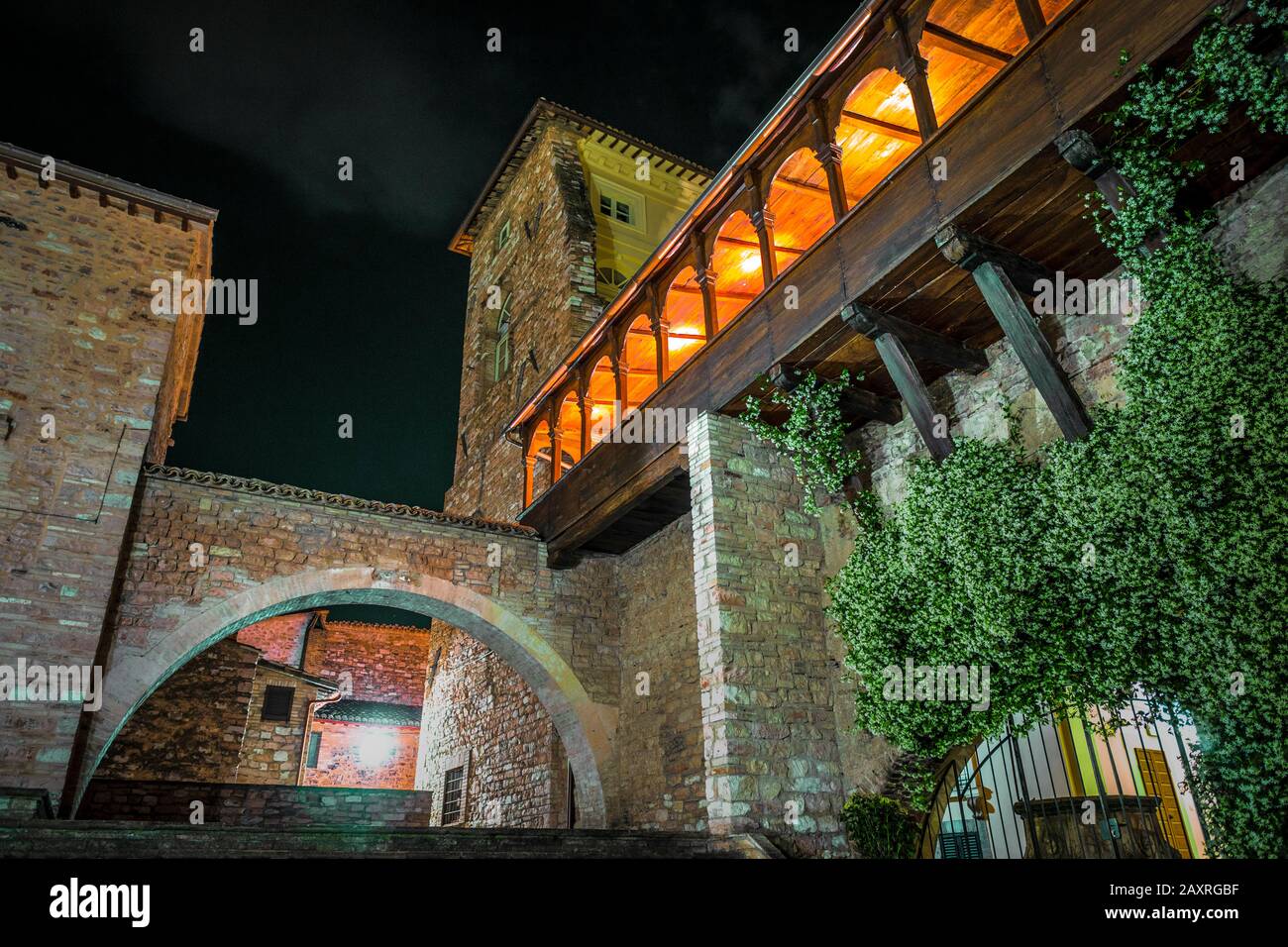 Nuit à Spello, province de Pérouse, Ombrie, Italie Banque D'Images