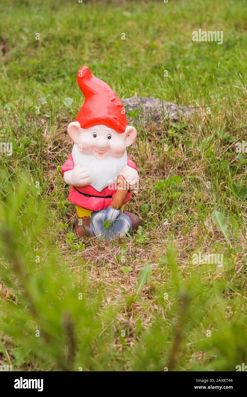 jardin nain dans le jardin à la maison, décoration gnome Banque D'Images