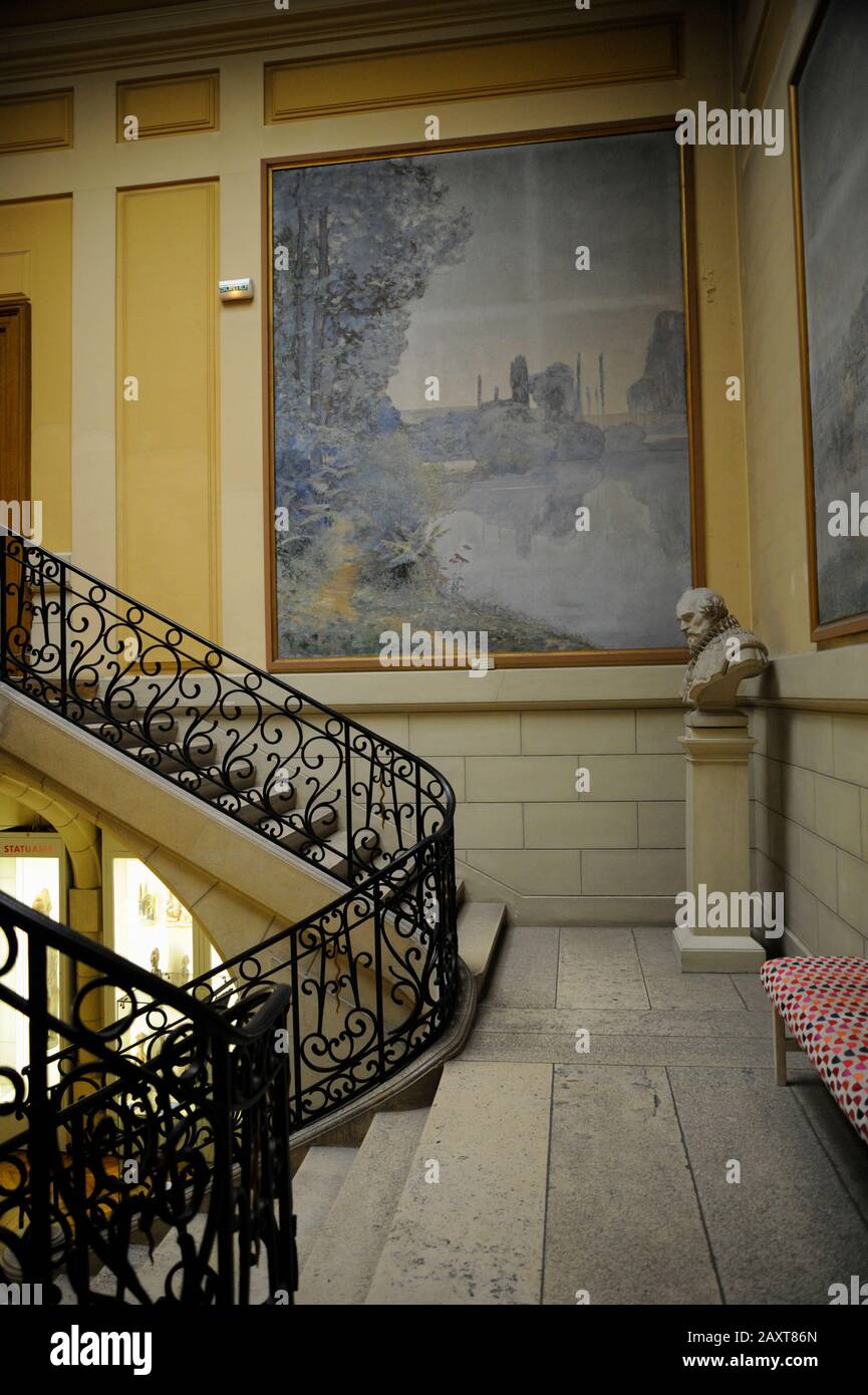 DORDOGNE FRANCE - MUSÉE D'ART ET D'ARCHÉOLOGIE DU PÉRIGORD MAAP PÉRIGEUX - L'UN DES PLUS ANCIENS MUSÉES FRANÇAIS FONDÉ EN 1835 AVEC UNE GRANDE COLLECTION D'ARCHÉOLOGIE ET DE VESTIGES PRÉHISTORIQUES AUX BEAUX-ARTS CLASSIQUES ET À L'ART CONTEMPORAIN LE BÂTIMENT EST DATÉ DE 1895 PAR L'ARCHITECTE CHARLES PLANCKAERT - MUSÉE FRANÇAIS - ARTISTE FRANÇAIS - HISTOIRE FRANÇAISE © FRÉDÉRIC BEAUMONT Banque D'Images