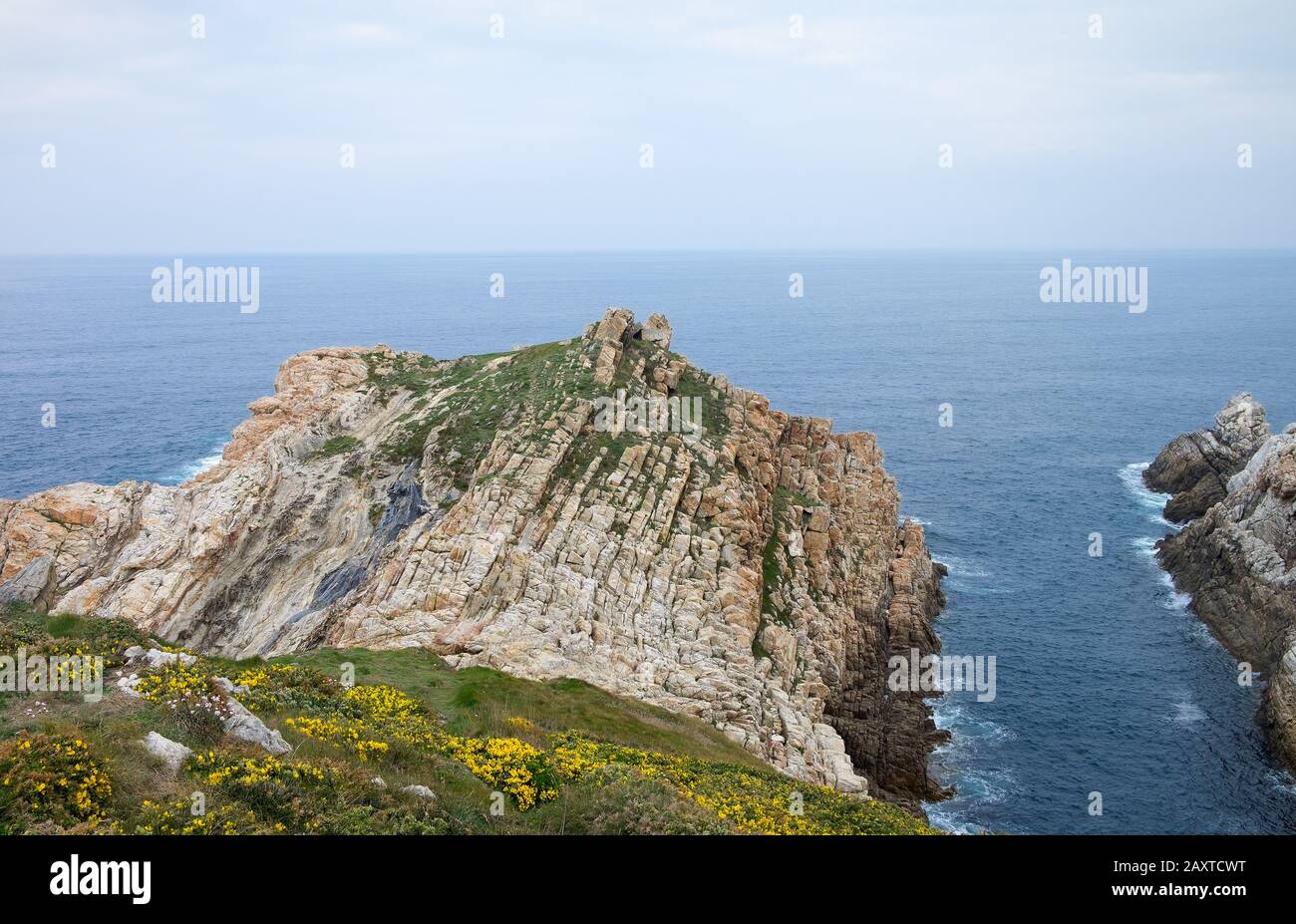 Falaises de la côte nord de l'espagne sur la mer Cantabrique, dans les Asturies Banque D'Images