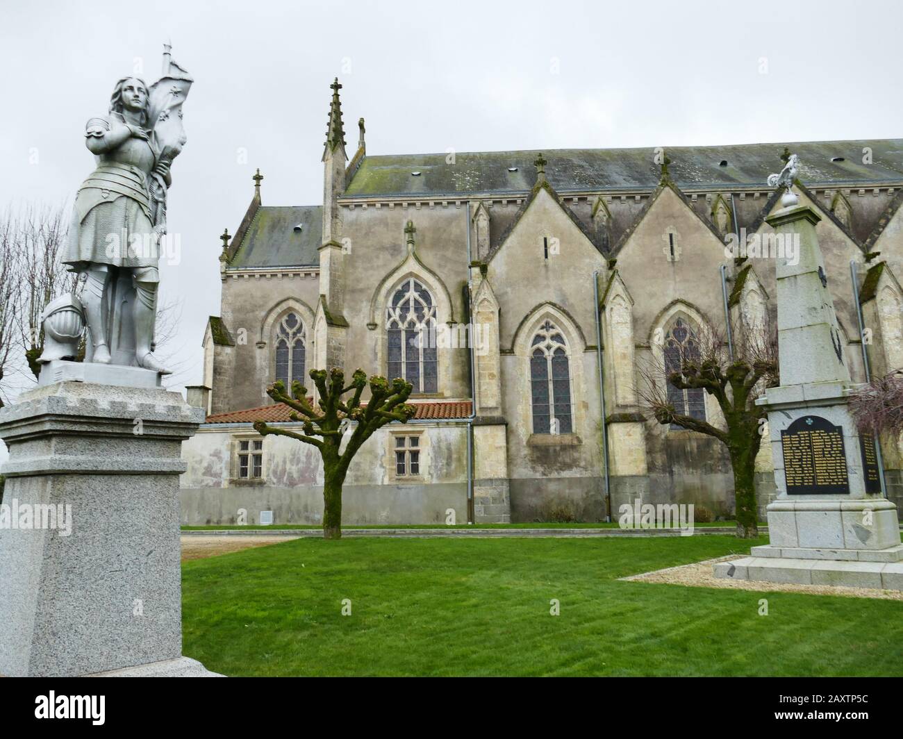 Les Reliques De la Saint-Valentin sont exposées dans le Tresory de l'Église de Saint Pierre du chemin (Vendée) deviennent la capitale Des Amoureux Banque D'Images