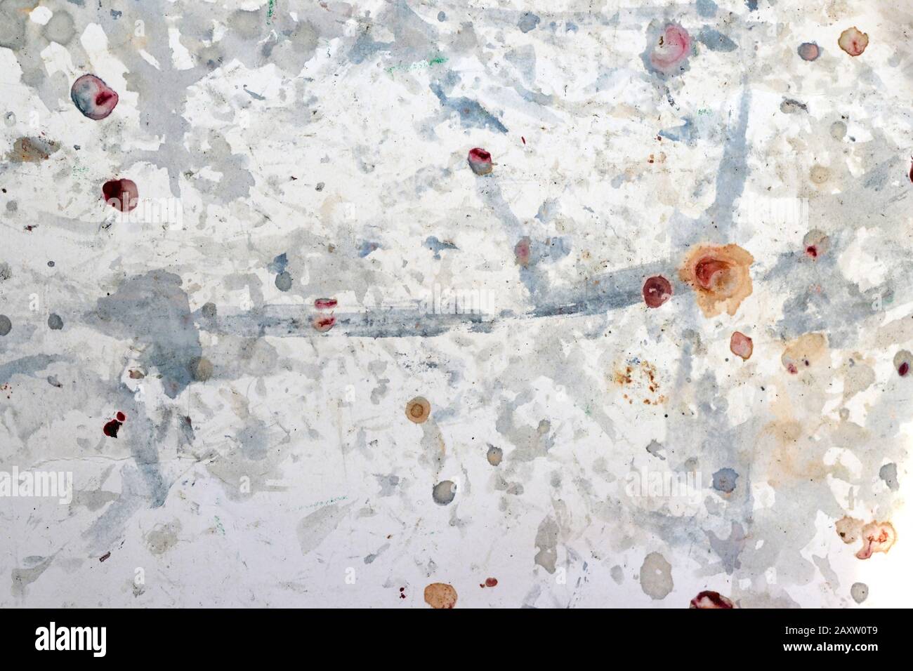 fond blanc abstrait avec des taches floues colorées Banque D'Images