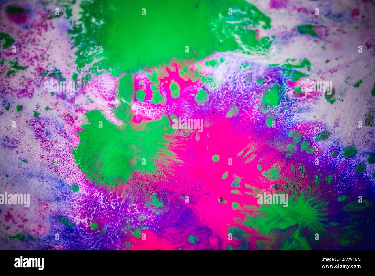 Taches de peinture multicolores, gouttes, éclaboussures, mélange. Arrière-plan abstrait coloré Banque D'Images