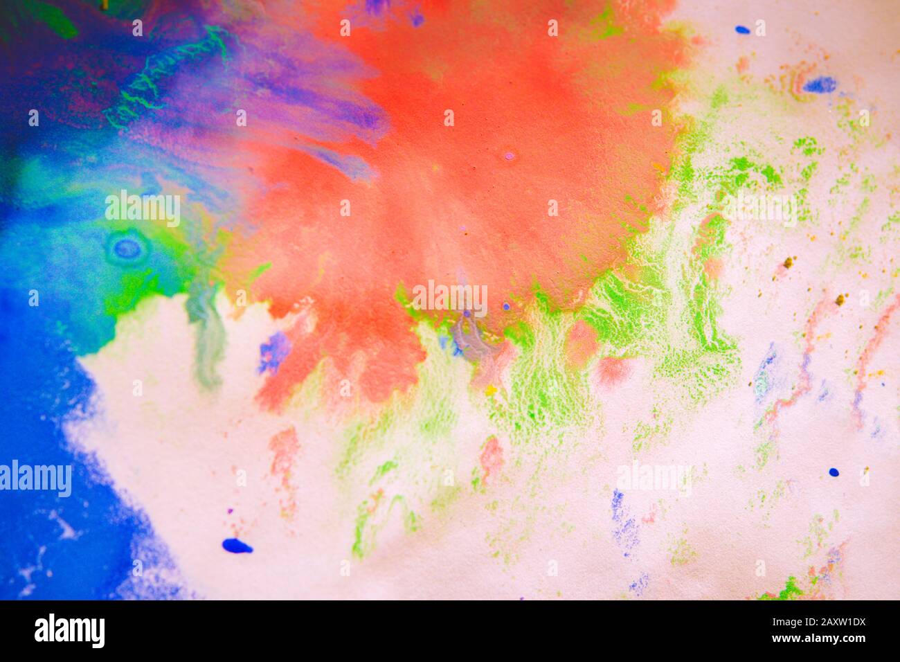 Taches de peinture multicolores, gouttes, éclaboussures, mélange. Arrière-plan abstrait coloré Banque D'Images