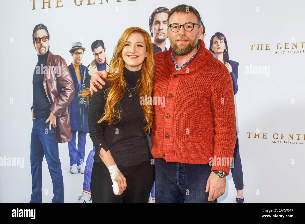 Berlin, Allemagne. 11 février 2020. Lara Trautmann (Lara Loft) et Guy Ritchie le réalisateur, scénariste et producteur de film britannique au photocast pour le film The Gentlemen au Zoo Palast le mardi 11 février 2019 à Berlin | usage dans le monde crédit: DPA/Alay Live News Banque D'Images