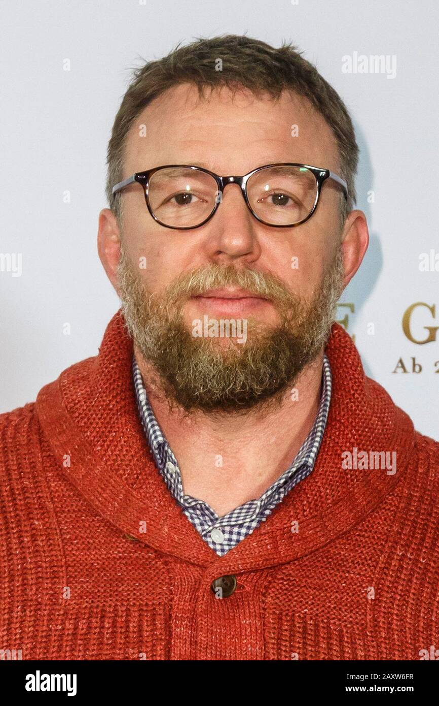 Berlin, Allemagne. 11 février 2020. Guy Stuart Ritchie le réalisateur, scénariste et producteur de film britannique au photocache du film The Messieurs au cinéma Zoo Palast le mardi 11 février 2019 à Berlin | usage dans le monde crédit: DPA/Alay Live News Banque D'Images