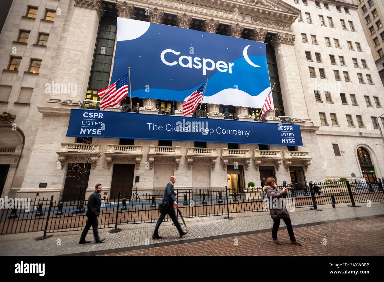 La Bourse de New York est décorée le jeudi 6 février 2020 pour l'offre publique initiale de Casper. Le purveyor de matelas en ligne a évalué leur IPO à l'extrémité basse de son objectif en valorisant la société à seulement 500 millions de dollars, bien moins que son précédent statut unicorn.(© Richard B. Levine) Banque D'Images