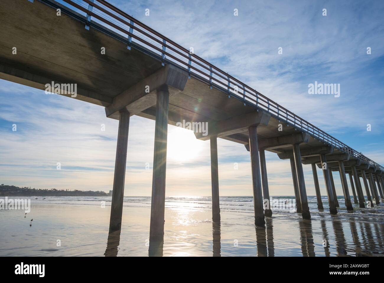 Jetée De Scripps À La Plage De La Jolla Shores. La Jolla, Californie, États-Unis. Photographié avant le coucher du soleil un jour d'hiver. Banque D'Images