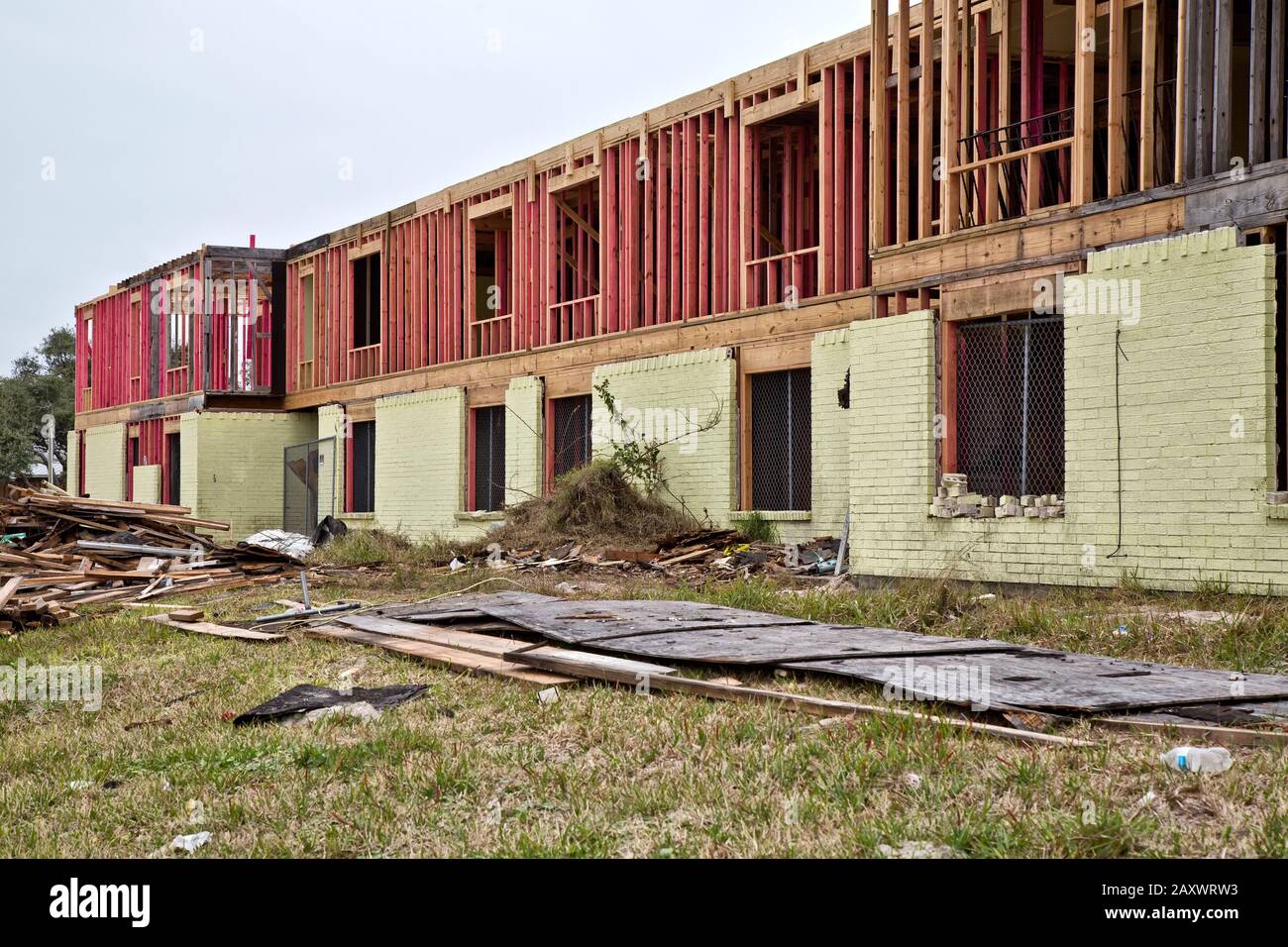 Reconstruction à partir de l'ouragan Harvey 2017, complexe d'appartements multiples, Texas. Banque D'Images