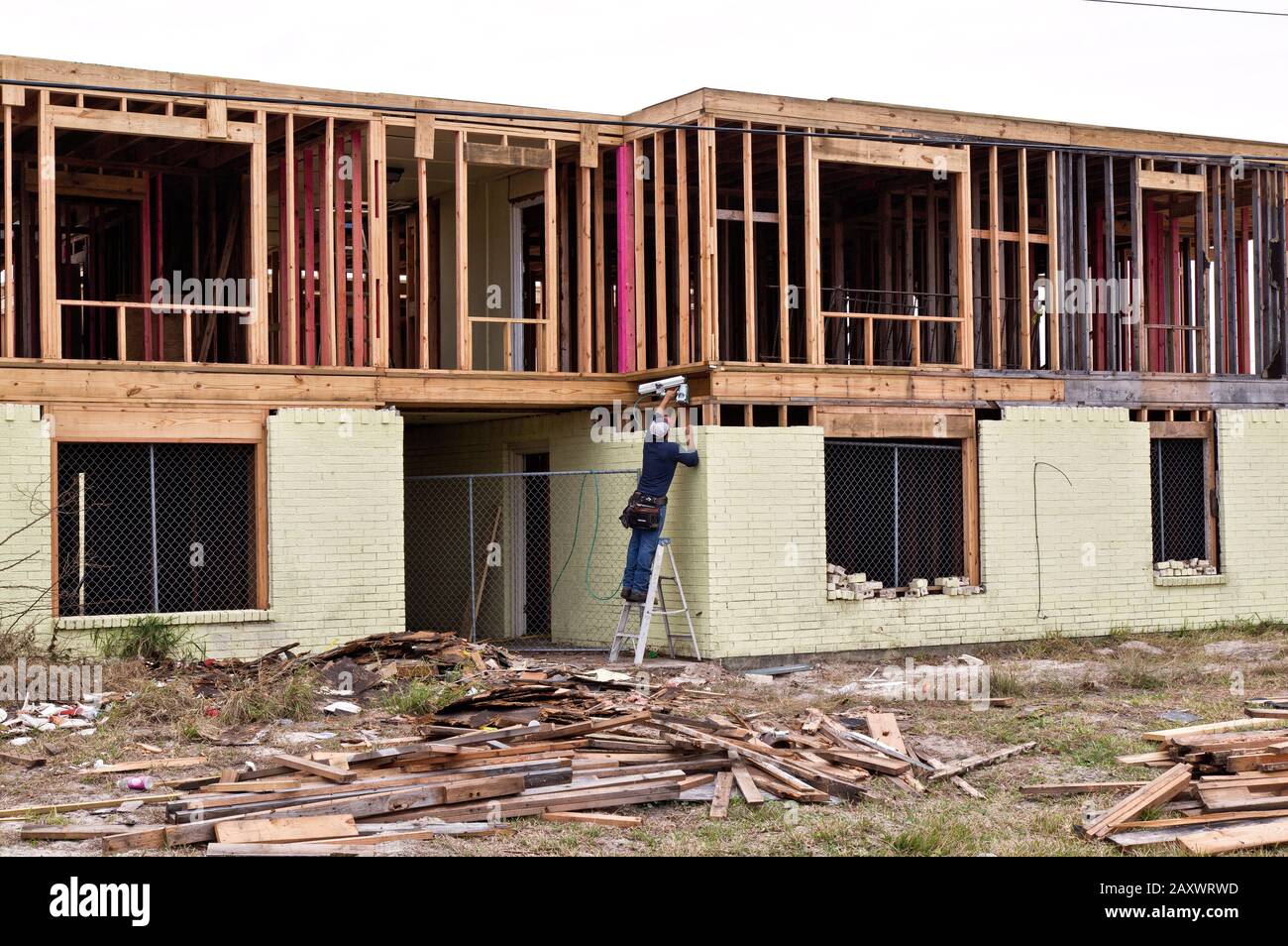 Reconstruction à partir de l'ouragan Harvey 2017, complexe d'appartements multiples, Texas. Banque D'Images