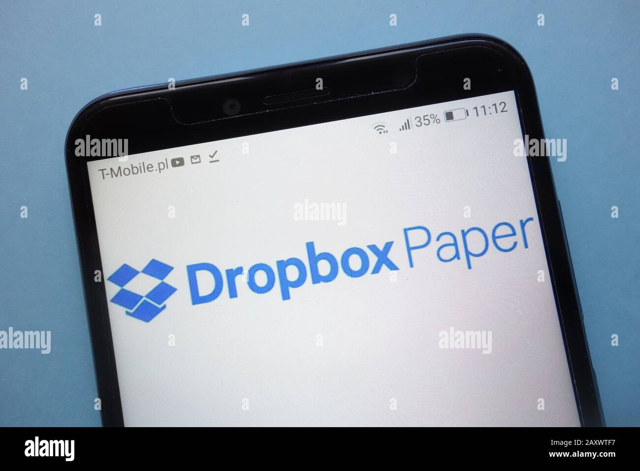 Logo Dropbox Paper affiché sur le smartphone Banque D'Images