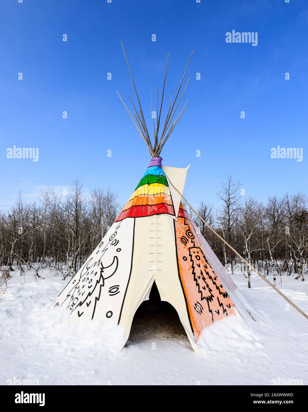 Tipi en hiver, Manitoba, Canada. Banque D'Images