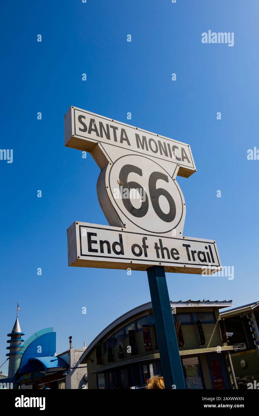 Fin du sentier, panneau "route 66", jetée de Santa Monica , Californie, États-Unis d'Amérique. ÉTATS-UNIS. Octobre 2019 Banque D'Images