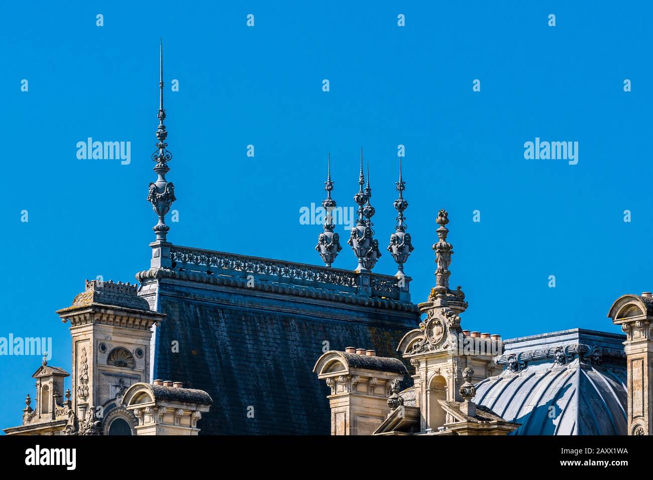 Détails caractéristiques des finales et du toit chez Waddesdon Manor, Buckinghamshire, Royaume-Uni Banque D'Images