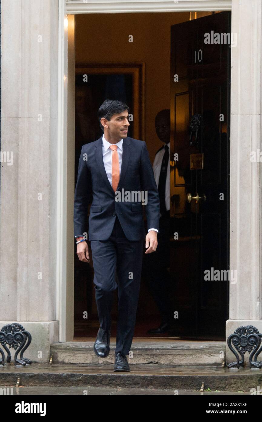 Londres, Grande-Bretagne. 13 février 2020. Rishi Sunak quitte la 10 Downing Street à Londres, en Grande-Bretagne, le 13 février 2020. Le Chancelier britannique de l'Échiquier Sajid Javid a démissionné jeudi en tant que Premier ministre Boris Johnson a reshuffé son cabinet. Johnson a nommé alors secrétaire en chef du Trésor Rishi Sunak comme nouveau chancelier de l'échiquier. Crédit: Ray Tang/Xinhua/Alay Live News Banque D'Images