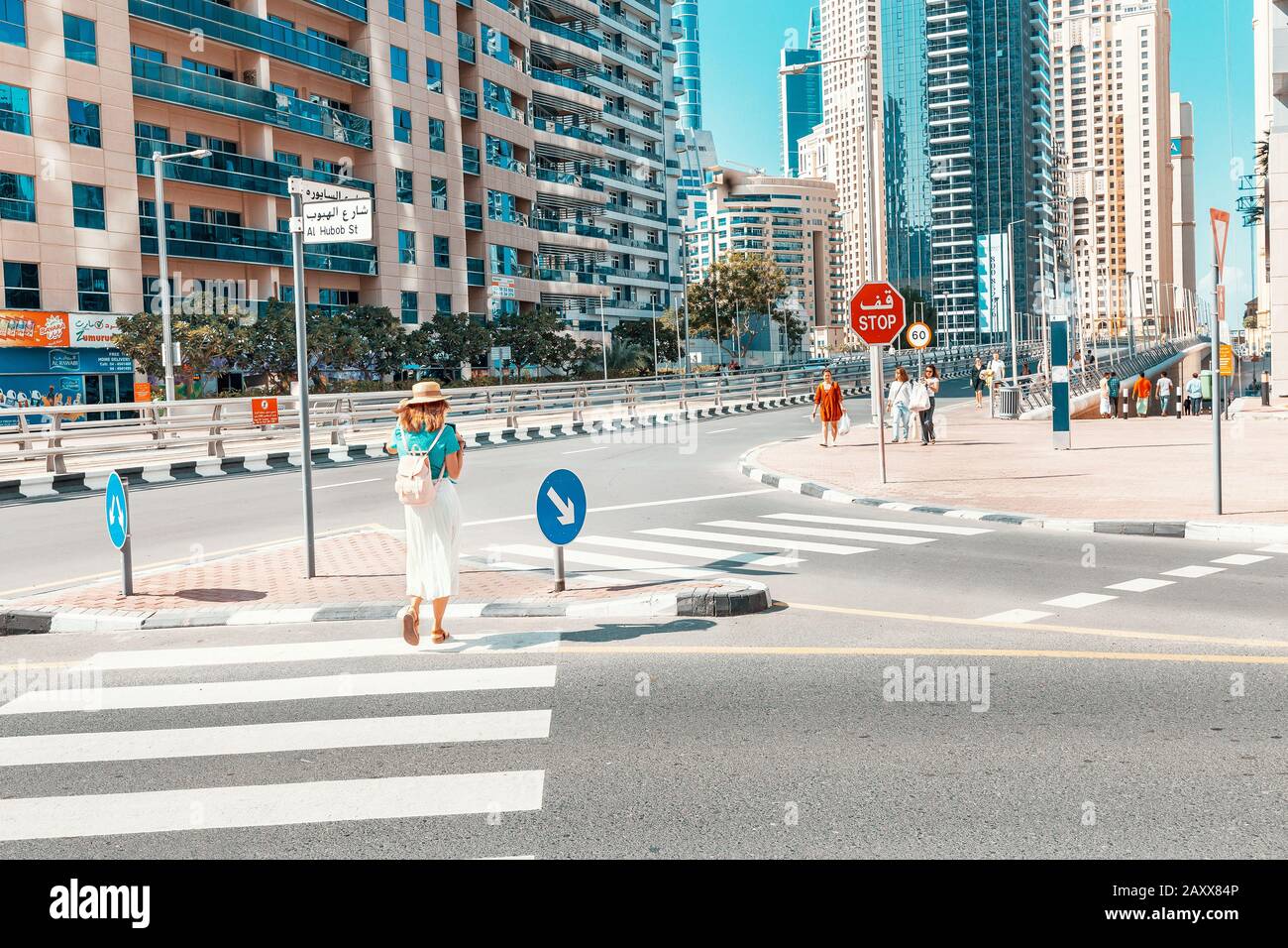 29 novembre 2019, Dubaï, Émirats arabes Unis : passage de zébra piétonnier dans la rue de la ville dans le quartier de Marina Banque D'Images