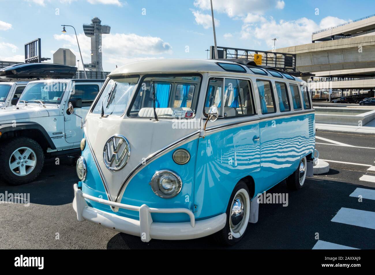 Bus Volkswagen vintage à l'hôtel TWA, aéroport international JFK, New York, États-Unis Banque D'Images