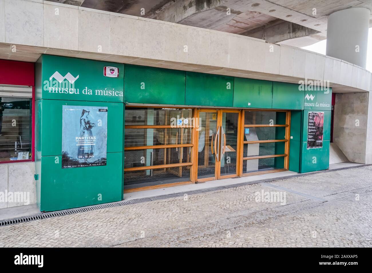 Le Museu da Música est un musée de Lisbonne, au Portugal. Le musée présente principalement des instruments de musique; parmi ses collections se trouve une cellule de Stradivarius de 1725 Banque D'Images