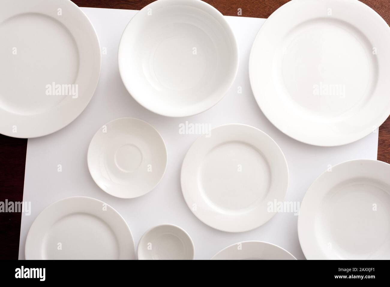 Vaisselle blanche Banque de photographies et d'images à haute résolution -  Alamy