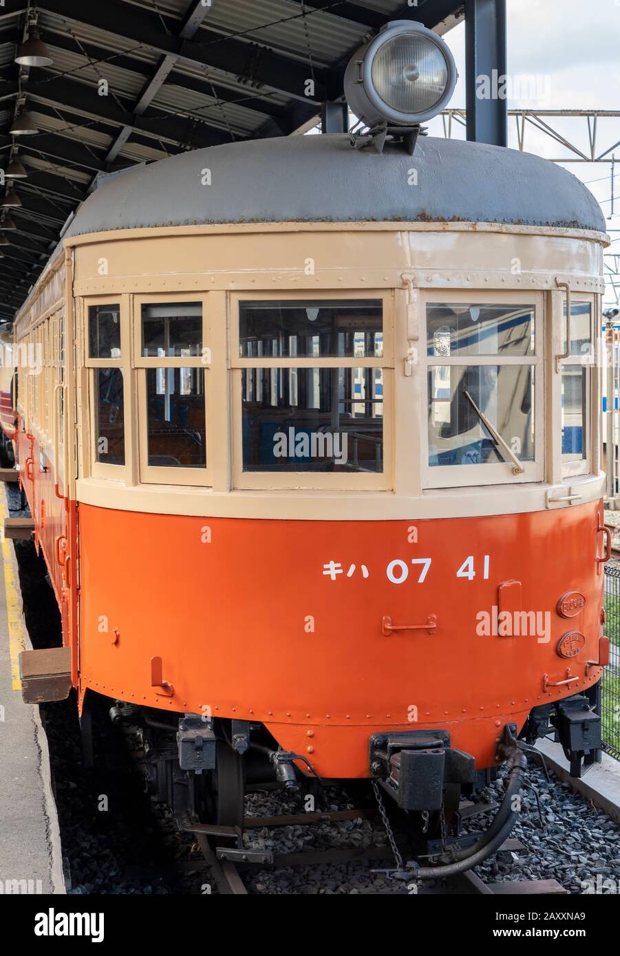 Une voiture de train de la série KiHa 07 au musée d'histoire ferroviaire de Kyushu à Kitakyushu, au Japon. Banque D'Images