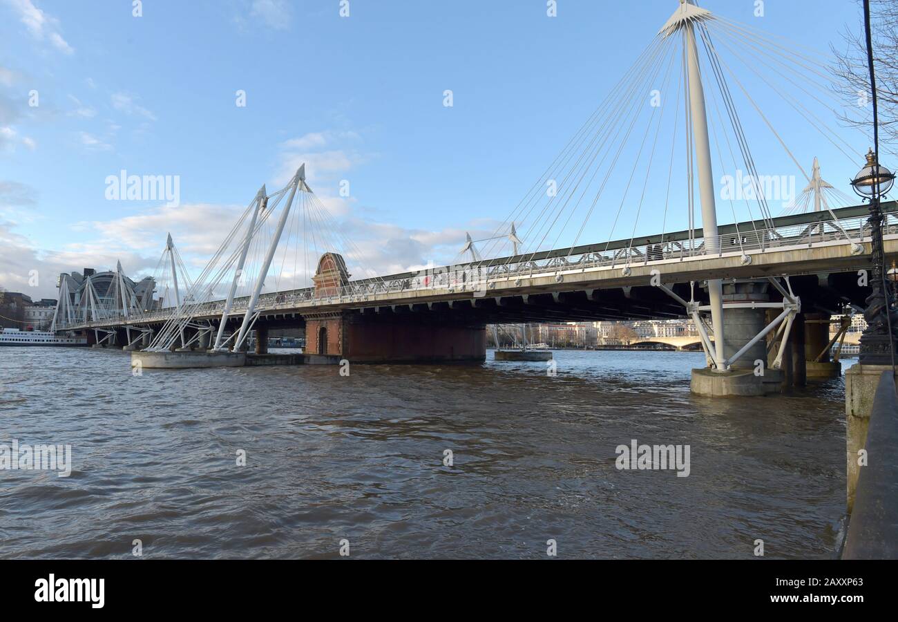 Vue sur le pont de Hungerford (côté Amont) en face de la Tamise à Embankment. Photo PA. Date De L'Image: Jeudi 13 Février 2020. Crédit photo devrait lire: Nick Ansell/PA Wire Banque D'Images