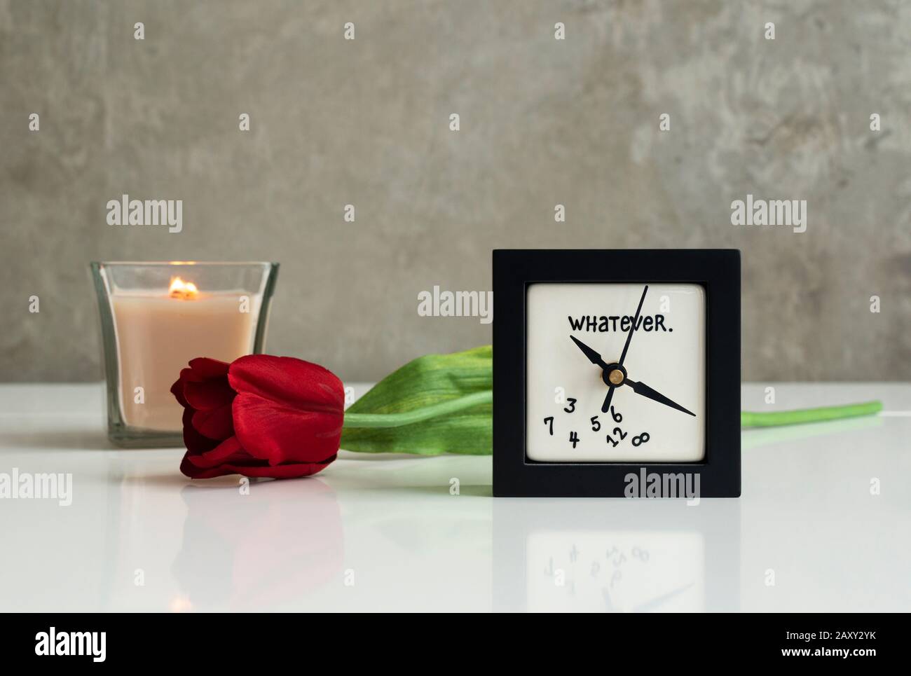 L'heure n'a pas vraiment d'importance : une horloge affiche l'heure comme non importante Banque D'Images