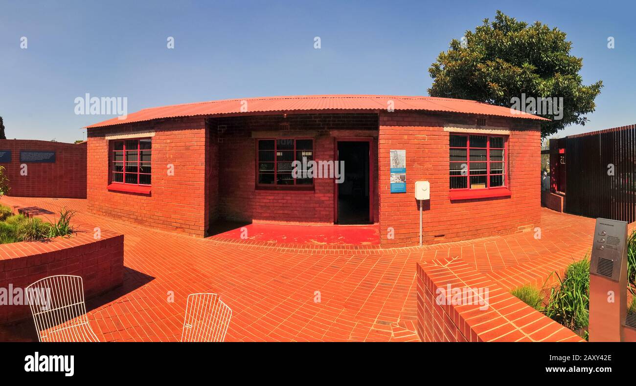 Johannesburg, Afrique Du Sud, 22 Octobre 2011: Maison De Nelson Mandela Dans La Rue Vilakazi Soweto, Afrique Du Sud. Banque D'Images