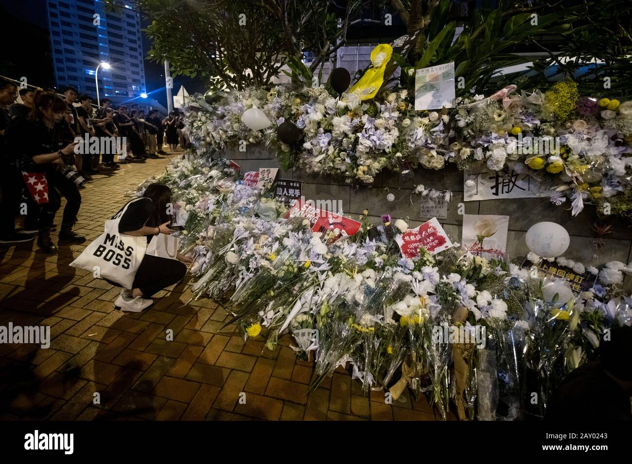 Hong Kong, Chine : 16 Juin 2019. Memorial à Pacific Place centre commercial à Admiralty où un manifestant appelé Imperméable est tombé à sa mort après l'ouverture Banque D'Images