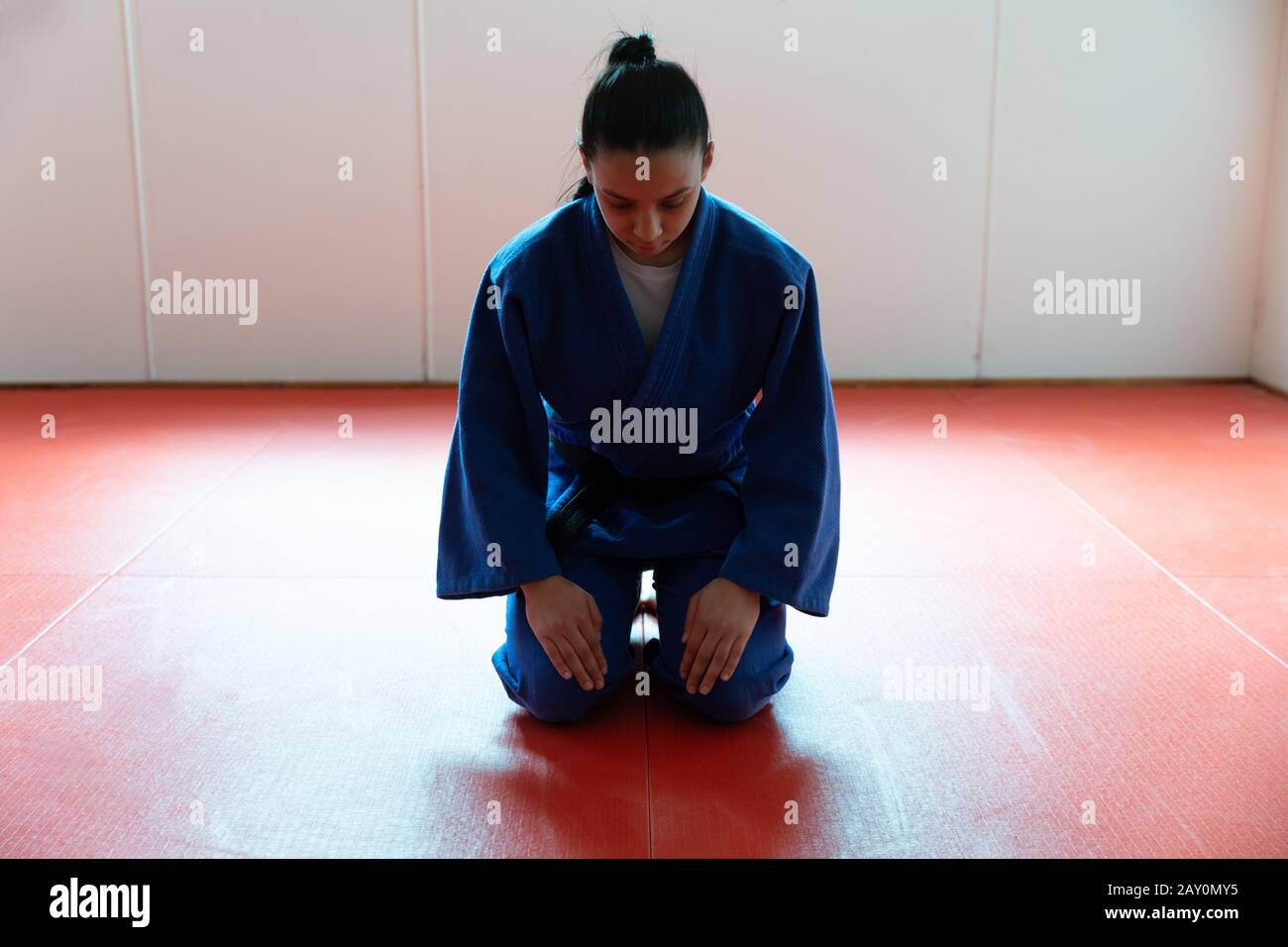 Salutation de judoka dans la salle de gym Banque D'Images