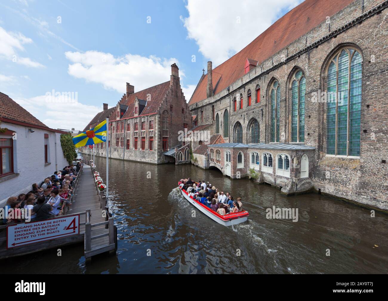 Bateau touristique de l'hôpital de Sint Jaans Banque D'Images