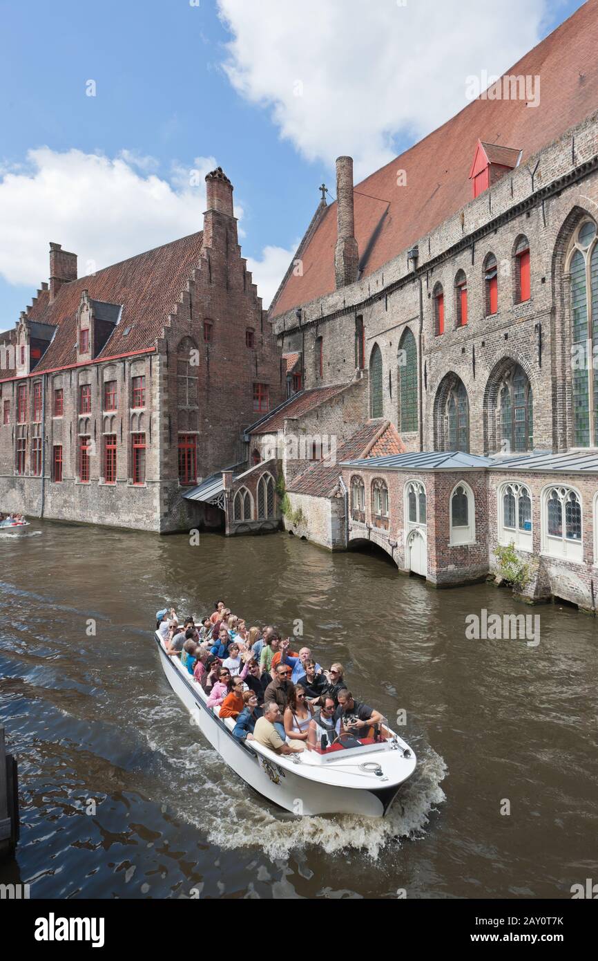 Bateau touristique de l'hôpital de Sint Jaans Banque D'Images