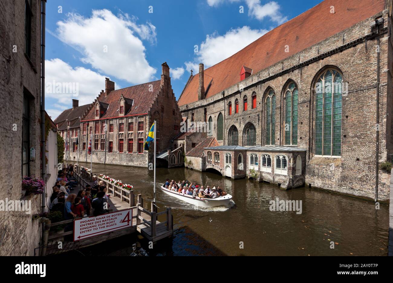 Bateau touristique de l'hôpital de Sint Jaans Banque D'Images