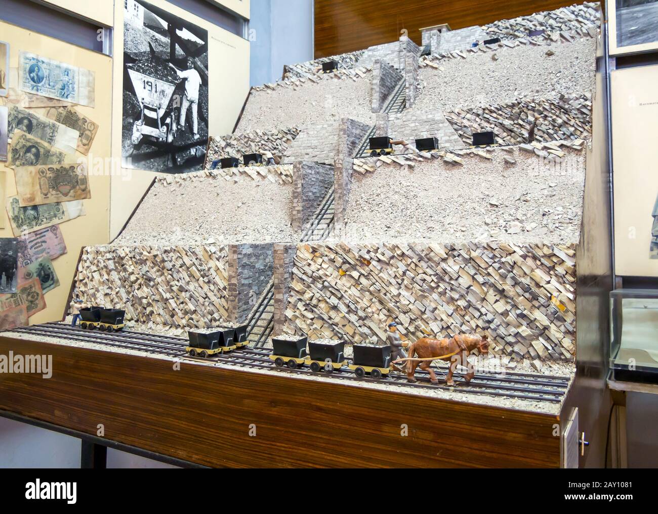 Novorossiysk, Russie - 01 août 2019 : reconstruction d'une mine pour la production de ciment au Musée Novorossiysk de l'Histoire du ciment Banque D'Images
