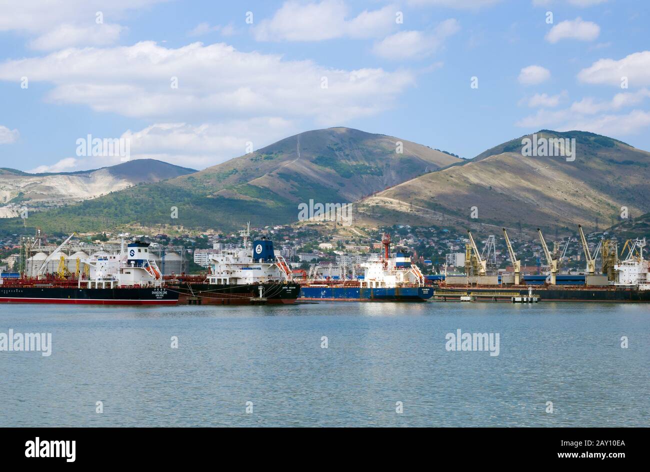Novorossiysk, Russie - 01 août 2019: Vue sur la zone aquatique du port de Novorossiysk Banque D'Images