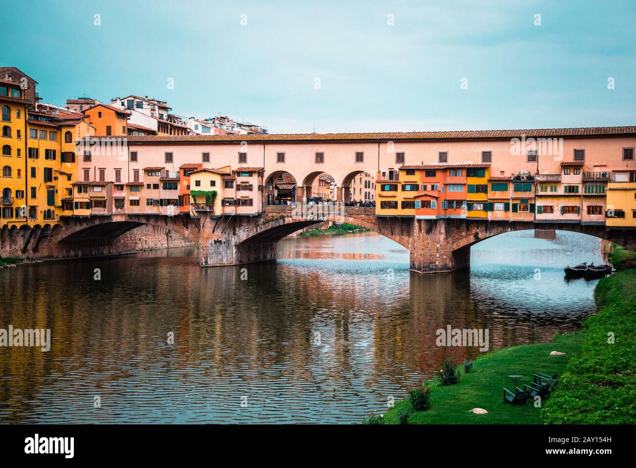 Pont Ponte Vecchio à Florence, Italie / ancien pont sur la rivière Arno Banque D'Images