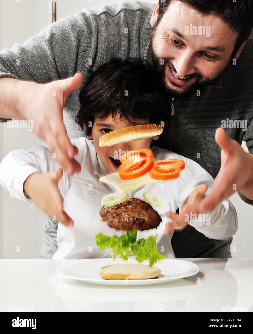 La photographie conceptuelle - flying ingrédients d'hamburger. Banque D'Images