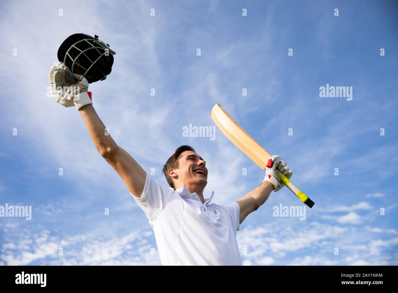 Joueur de cricket heureux après l'entraînement Banque D'Images