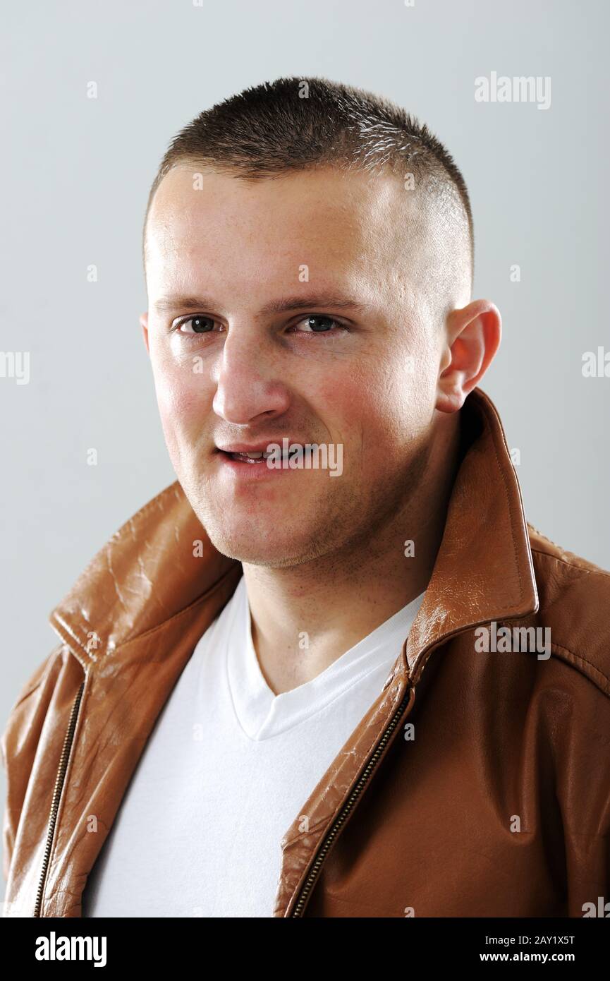 Jeune homme caucasien portrait Banque D'Images