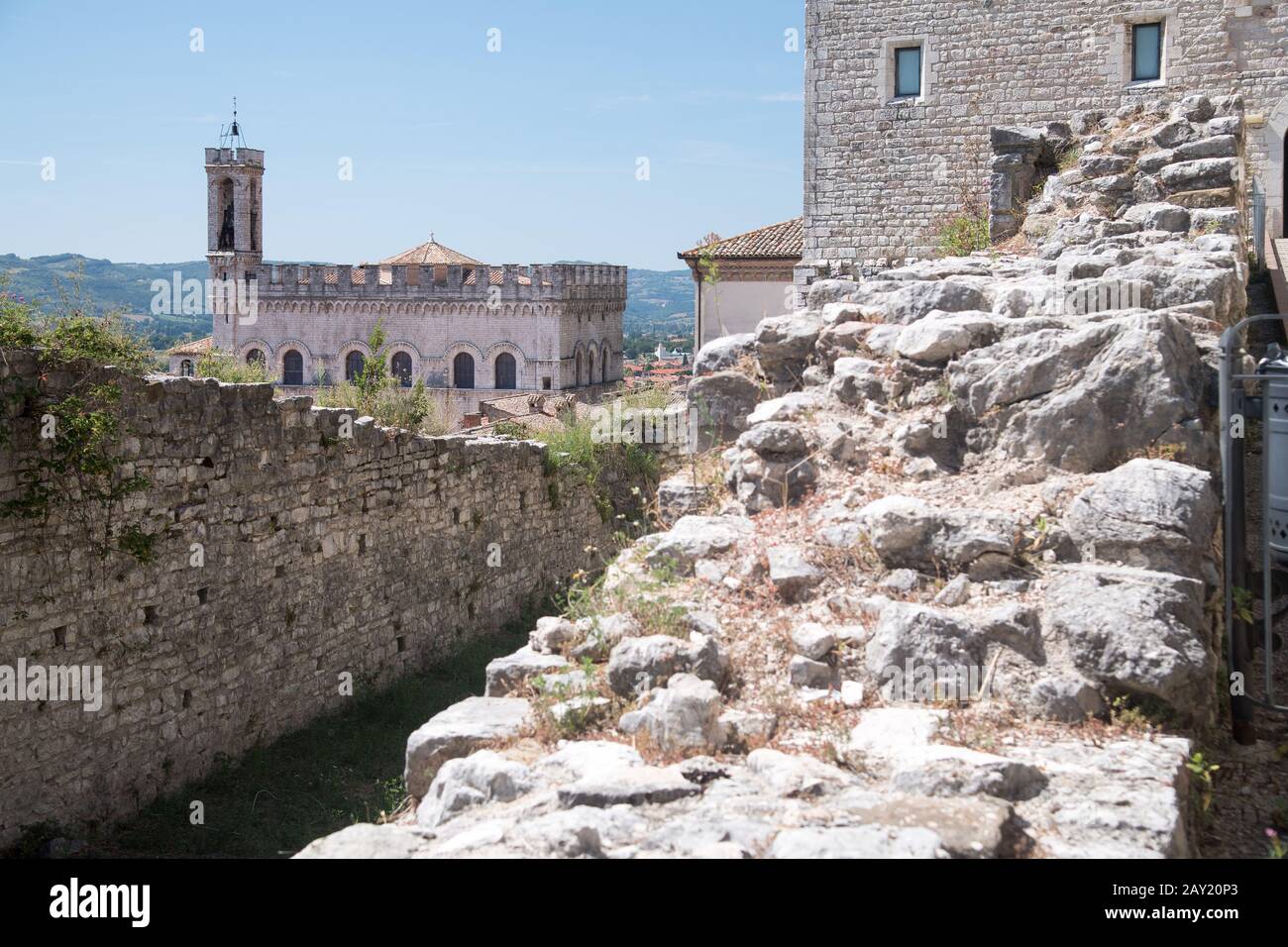 Palais Gothique dei Consoli (Hôtel de Ville) construit au XIV siècle dans le centre historique de Gubbio, Ombrie, Italie. 18 août 2019 © Wojciech Strozyk / Alamy S Banque D'Images