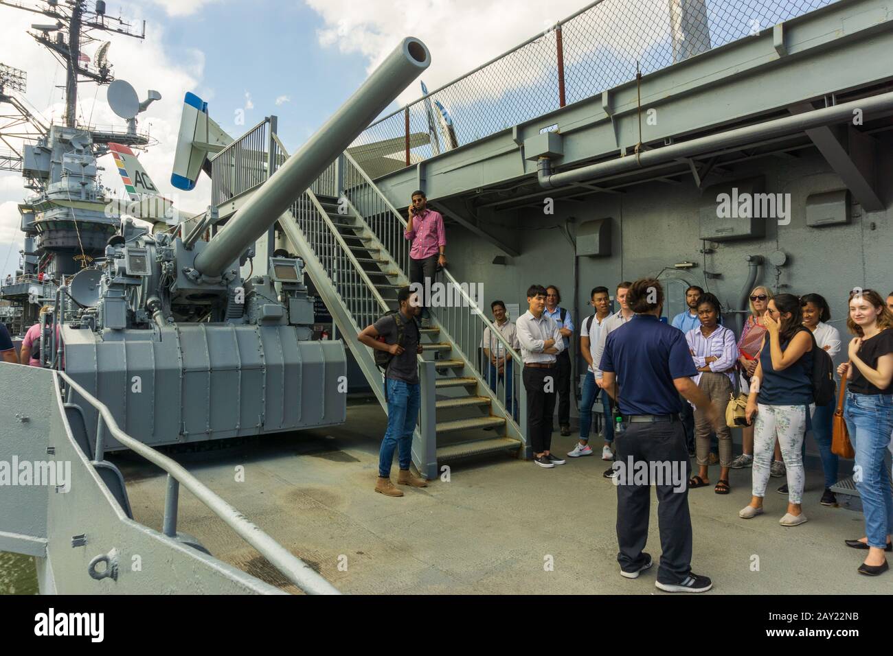 New York, États-Unis - 20 août 2018 : les touristes du Intrepid Sea and Air Museum, un musée d'histoire militaire et maritime à New York, États-Unis. Banque D'Images