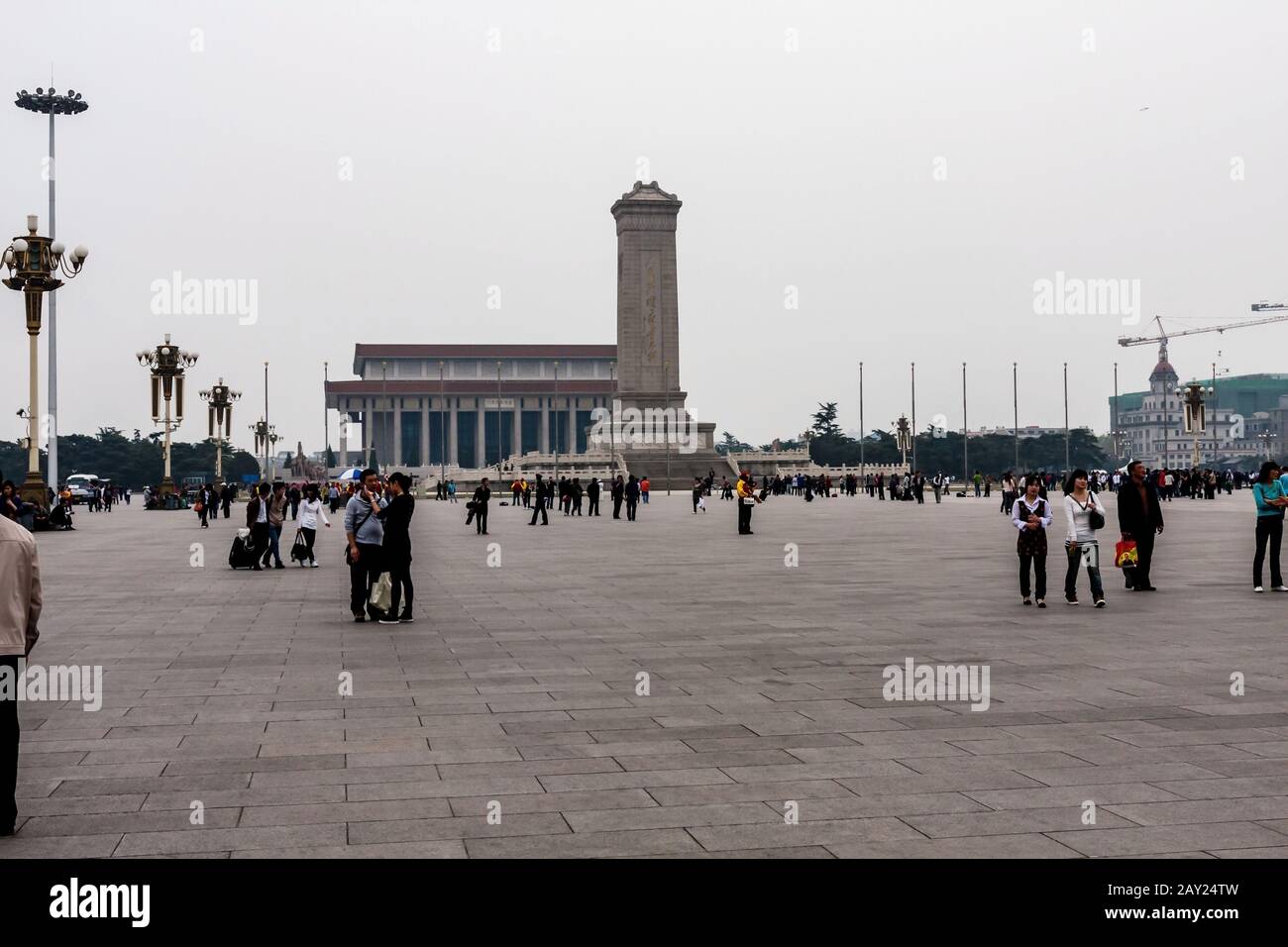 Place Tiananmen avec le Monument aux Héros Du Peuple et le mausolée de Mao Zedong, Beijing Banque D'Images